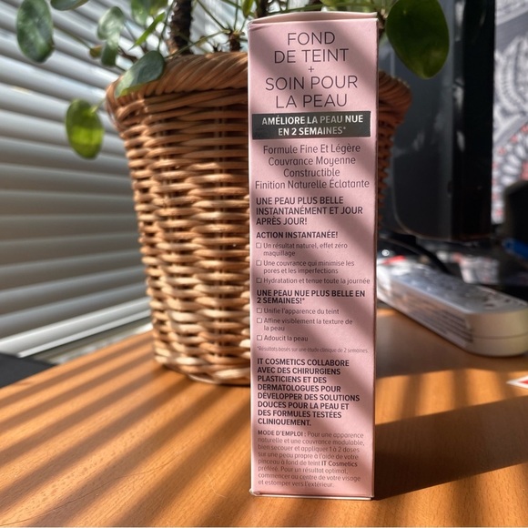 it cosmetics Your Skin But Better Foundation + Skincare Medium Neutral 33 - Picture 4 of 7